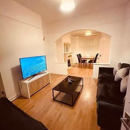 Cute Spacious 2 Bedroom House, Sleeps 8, Free Street Parking, Easy Access Lock Box Entry, 2 Minute Drive From City Centre Liverpool Exteriör bild
