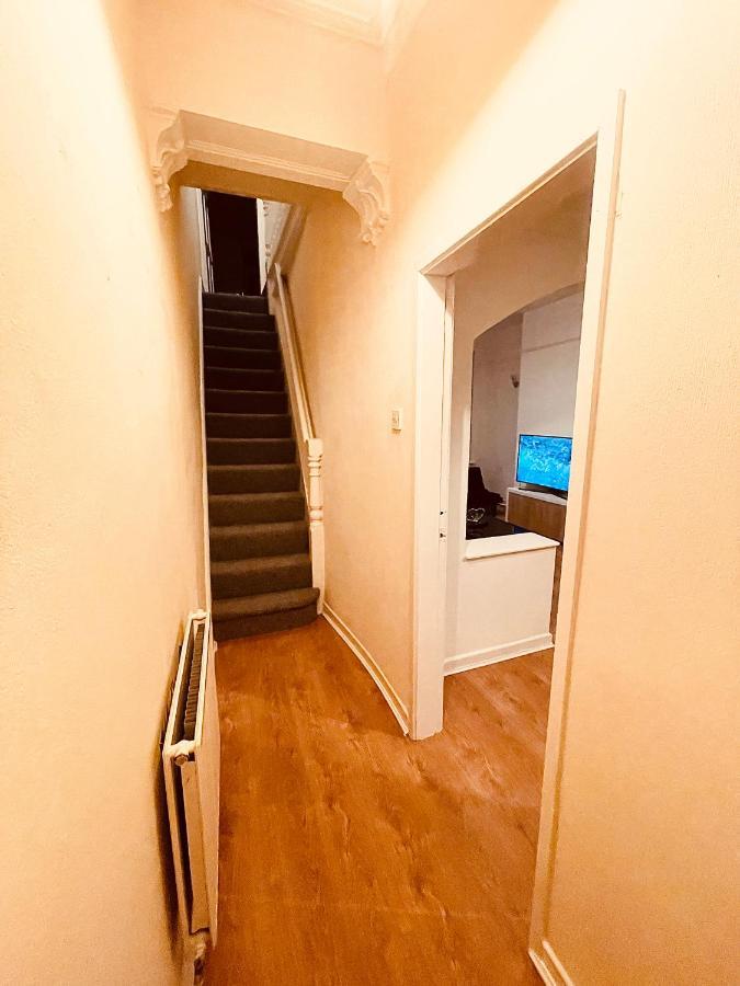 Cute Spacious 2 Bedroom House, Sleeps 8, Free Street Parking, Easy Access Lock Box Entry, 2 Minute Drive From City Centre Liverpool Exteriör bild