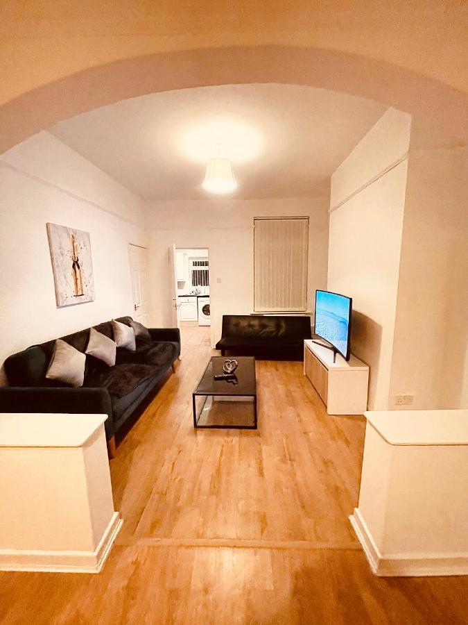 Cute Spacious 2 Bedroom House, Sleeps 8, Free Street Parking, Easy Access Lock Box Entry, 2 Minute Drive From City Centre Liverpool Exteriör bild